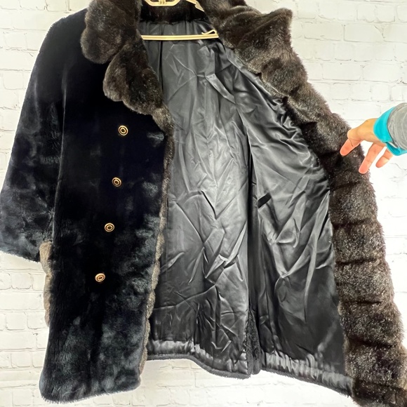 🎬(Relisted)•VINTAGE Like New |•FAIRMOOR•| Borgana Two Tone Brown Faux Fur Coat - Picture 10 of 15